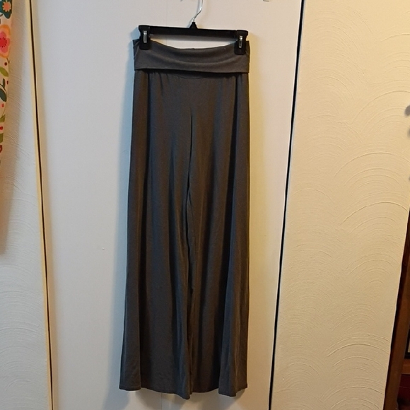 Acting Pro Pants - Flowy Gray Women's Wide-Leg Pants